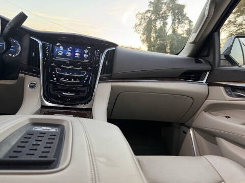 2017 Cadillac Escalade Luxury