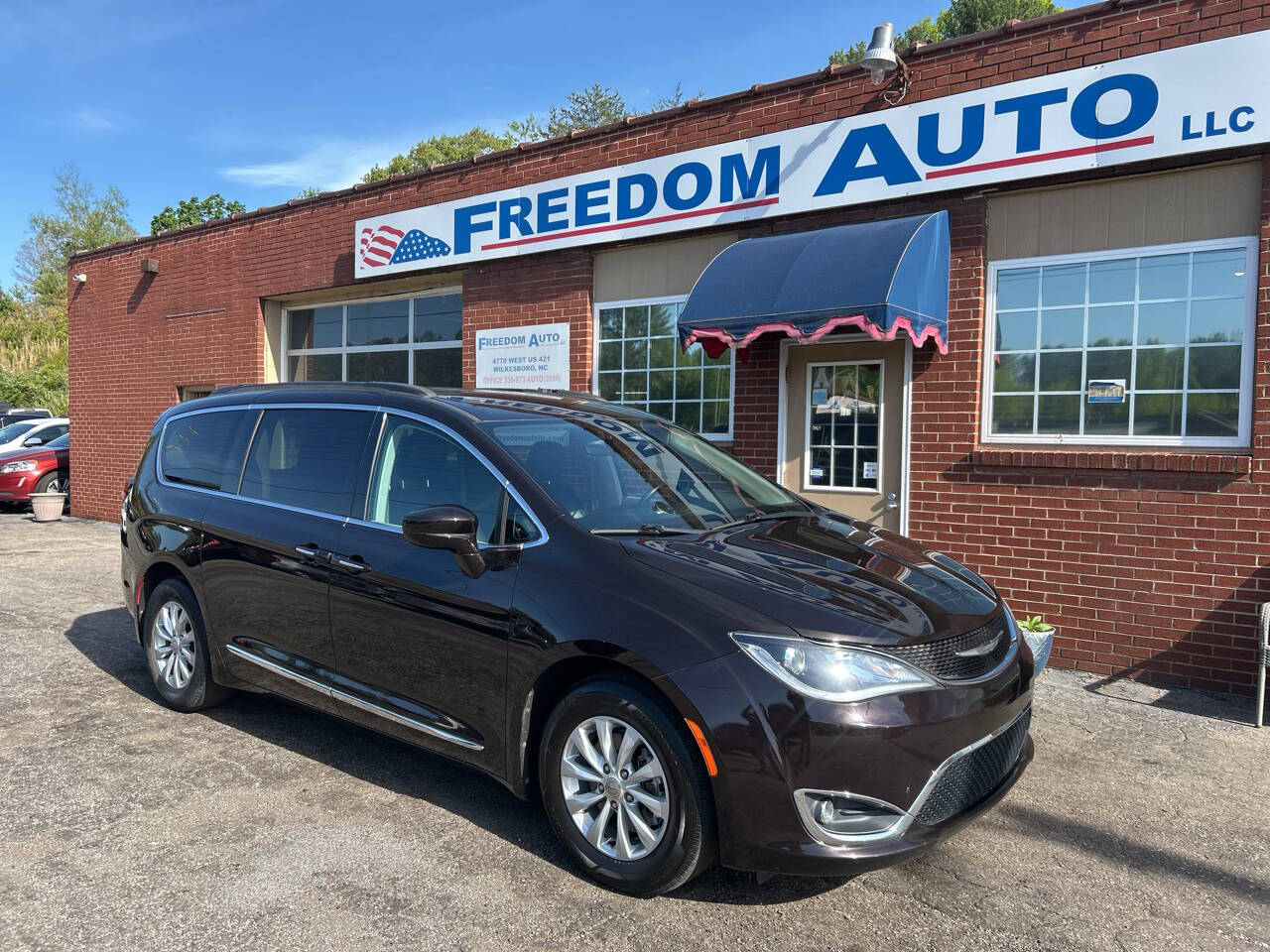 Burgundy 2017 Chrysler Pacifica Touring-L Touring-L 4dr Mini-Van 1