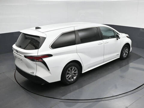 2021 Toyota Sienna LE 8-Passenger