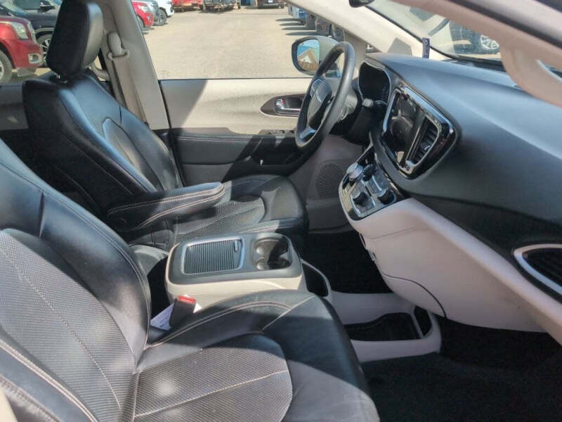 2022 Chrysler Pacifica Touring L