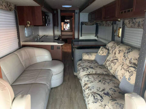 2004 Freightliner XC Chassis