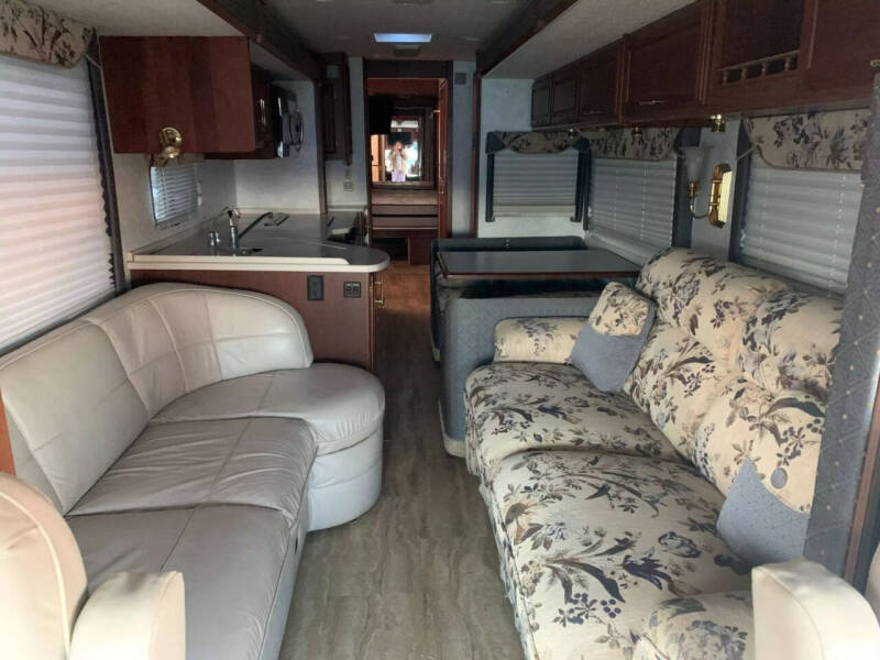 2004 Freightliner XC Chassis