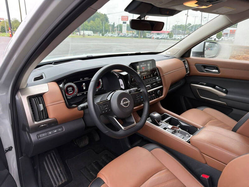2025 Nissan Pathfinder Platinum