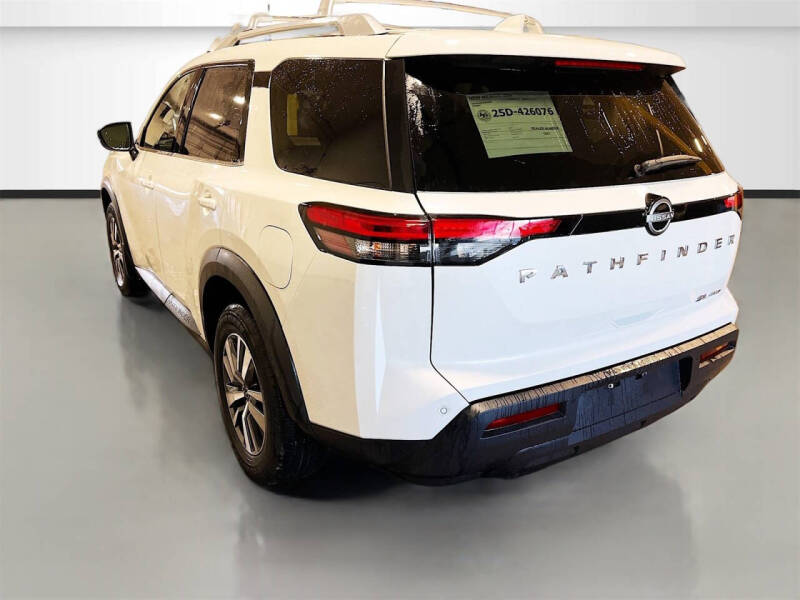 2023 Nissan Pathfinder SL