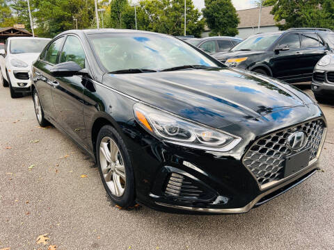 2019 Hyundai Sonata for sale at Classic Luxury Motors in Buford GA