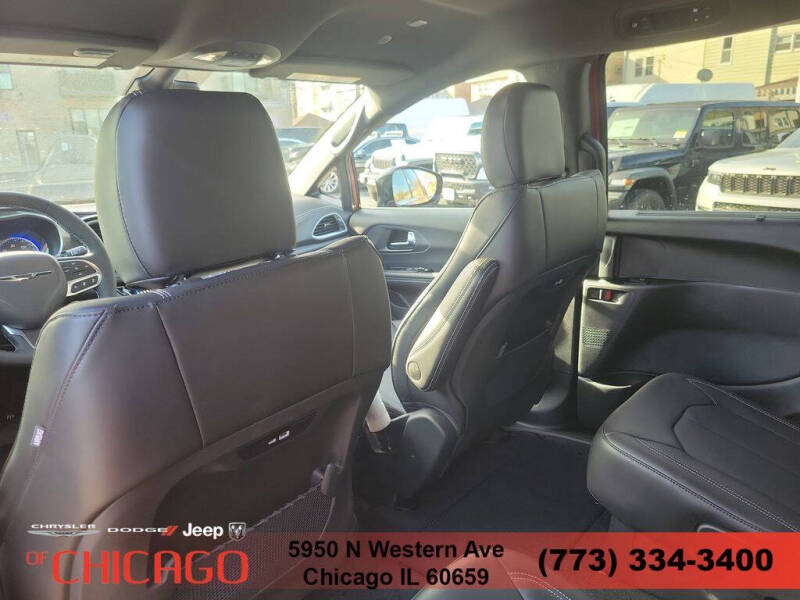 2026 Chrysler Pacifica Select