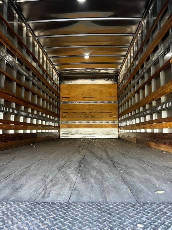 2021 Freightliner M2 106