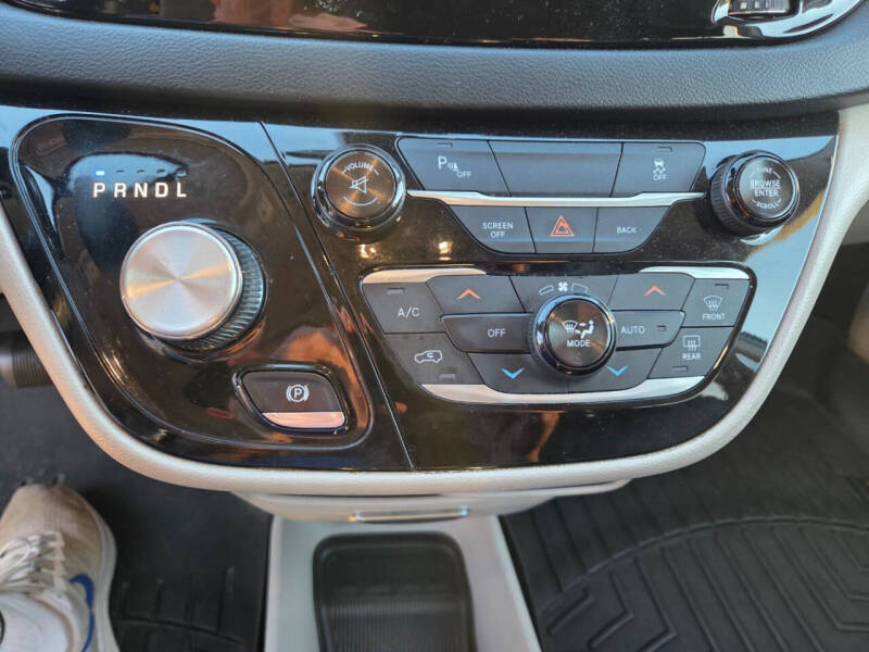 2017 Chrysler Pacifica Touring-L