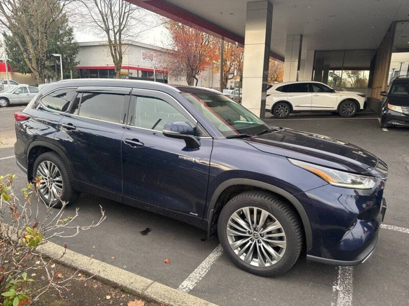 2021 Toyota Highlander Hybrid Platinum