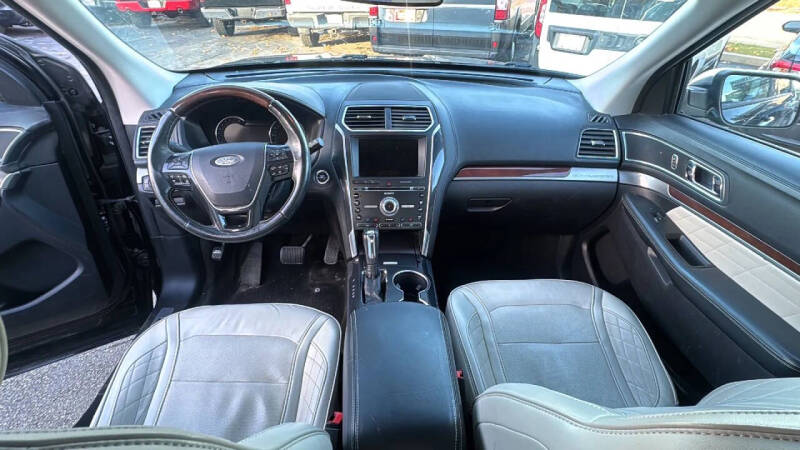 2017 Ford Explorer Platinum