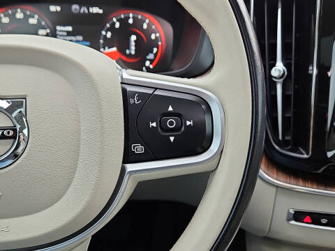 2021 Volvo XC60 T6 Momentum