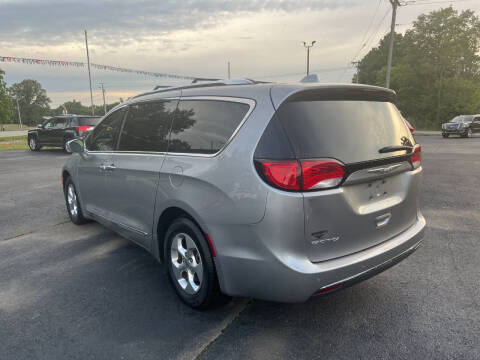 2017 Chrysler Pacifica Touring-L Plus