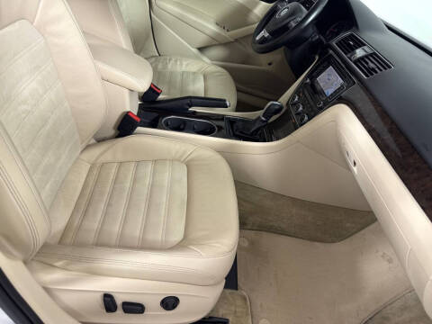 2015 Volkswagen Passat 1.8T SEL Premium