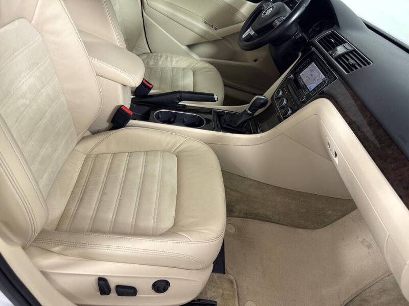 2015 Volkswagen Passat 1.8T SEL Premium