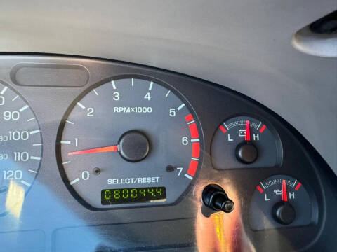 2004 Ford Mustang Deluxe