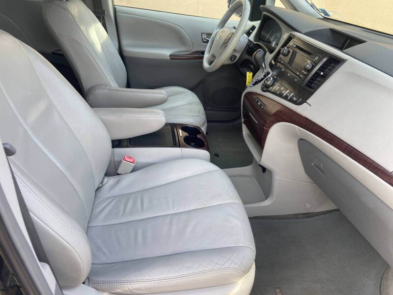 Image 6 of 2013 Toyota Sienna XLE 8-Passenger