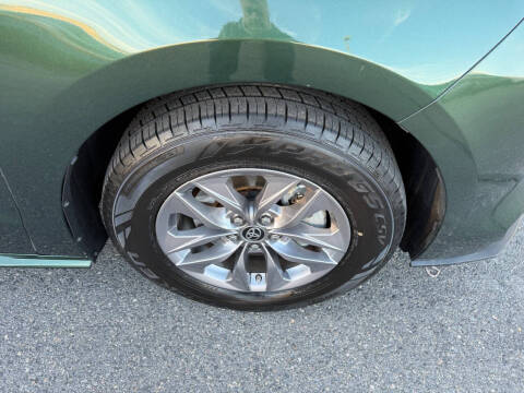 2024 Toyota Sienna LE 8-Passenger