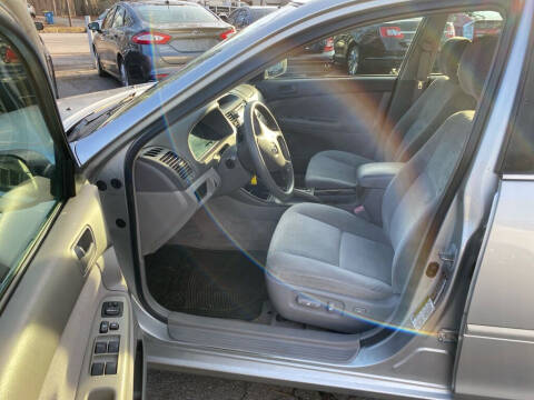 2004 Toyota Camry LE