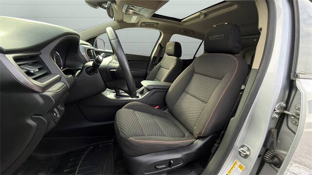 2017 GMC Acadia SLE-2