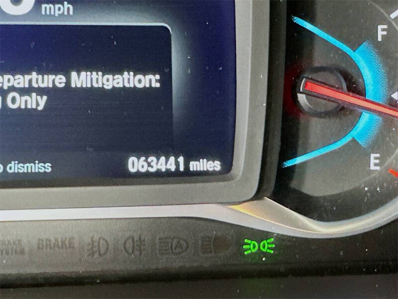 2019 Honda Pilot Touring w/Rear Captain's Chairs