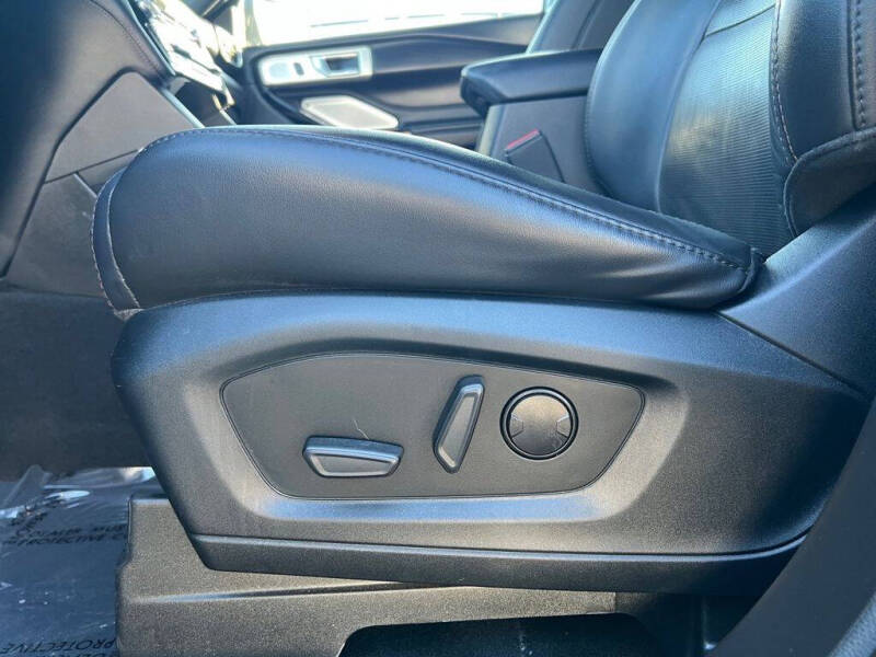 2023 Ford Explorer Hybrid Platinum