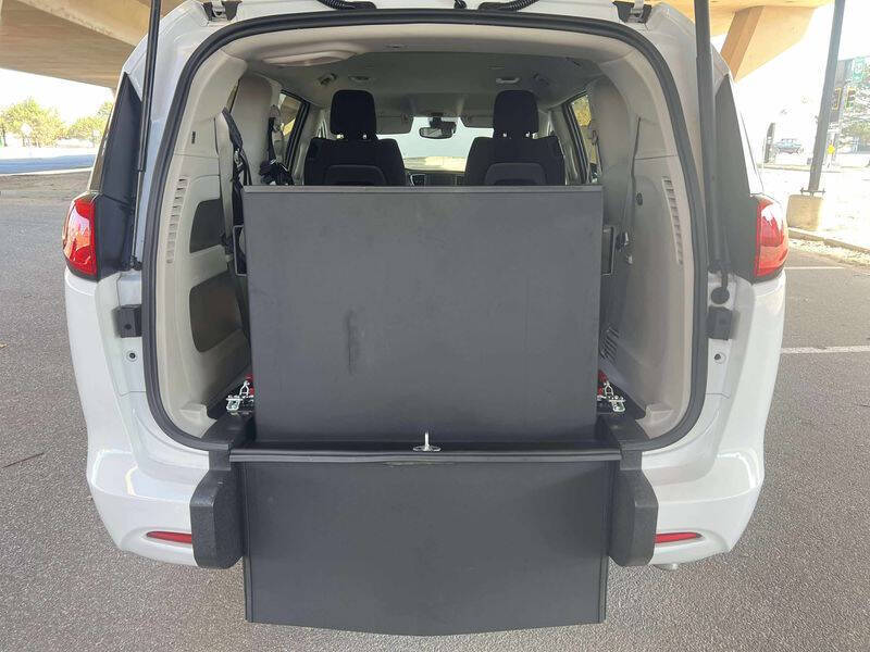 2024 Chrysler Voyager LX