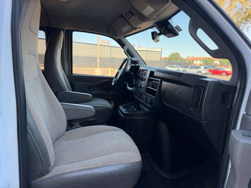 2025 Chevrolet Express LT 3500