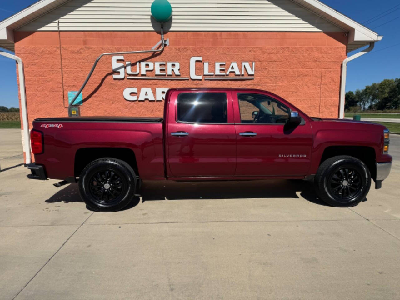 2014 Chevrolet Silverado 1500 for sale at Illinois Auto Wholesalers in Tolono, IL