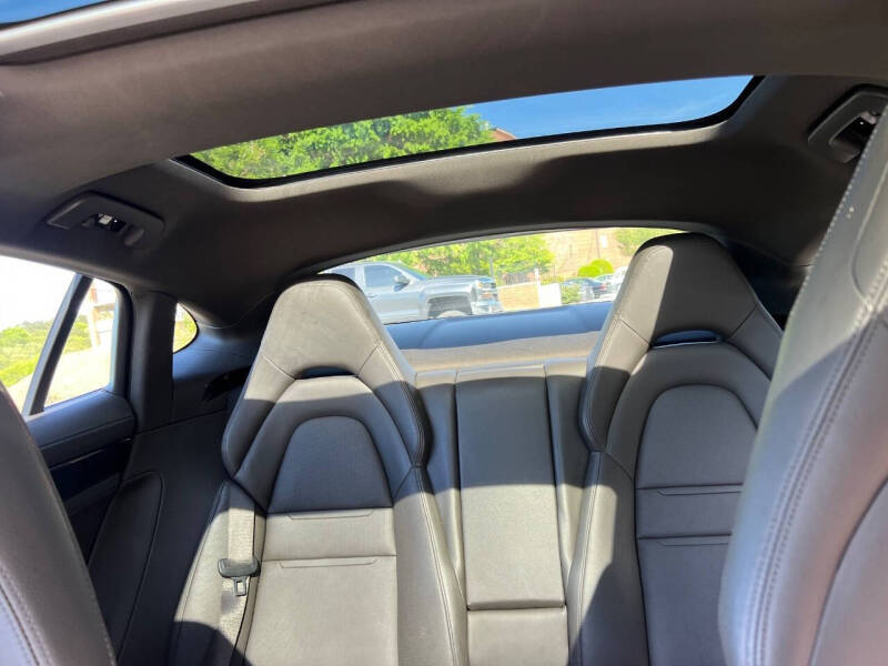 2018 Porsche Panamera 4