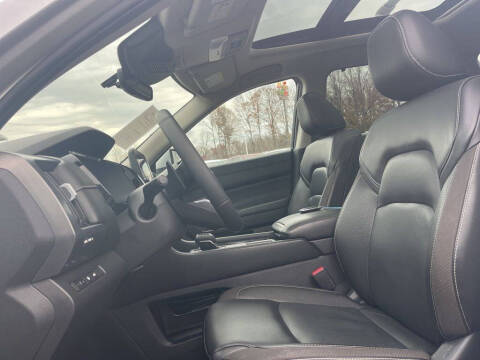 2023 Nissan Pathfinder SL