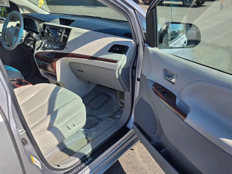 2012 Toyota Sienna