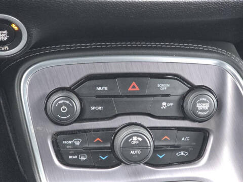 2017 Dodge Challenger SXT