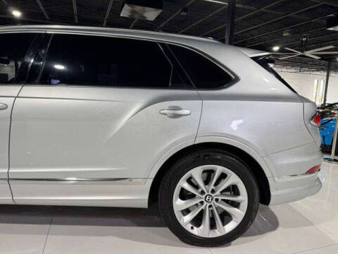 2023 Bentley Bentayga EWB V8