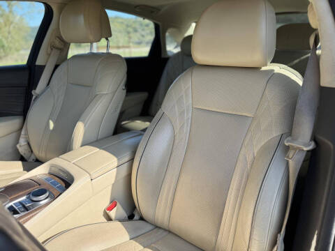 2019 Kia K900 Luxury