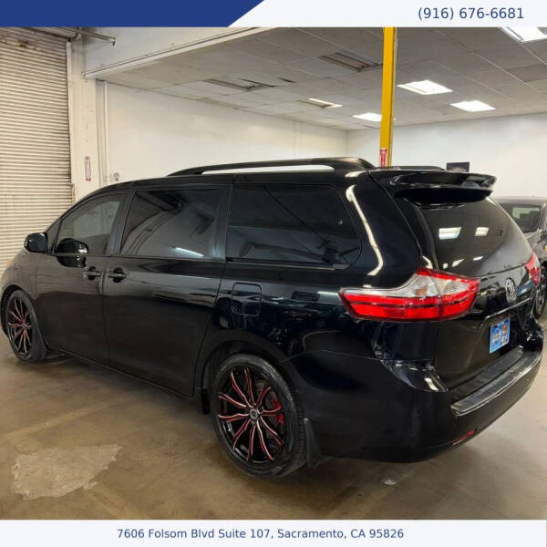 2017 Toyota Sienna LE 8-Passenger