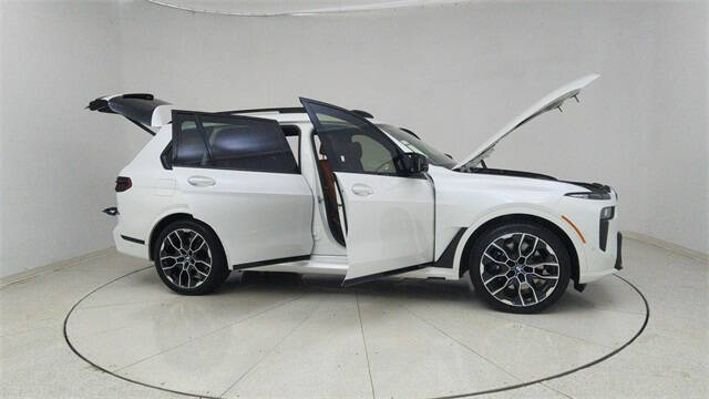 2025 BMW X7 M60i