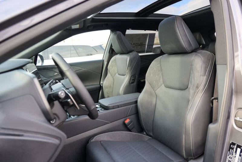 2026 Lexus RX 450h+ Luxury