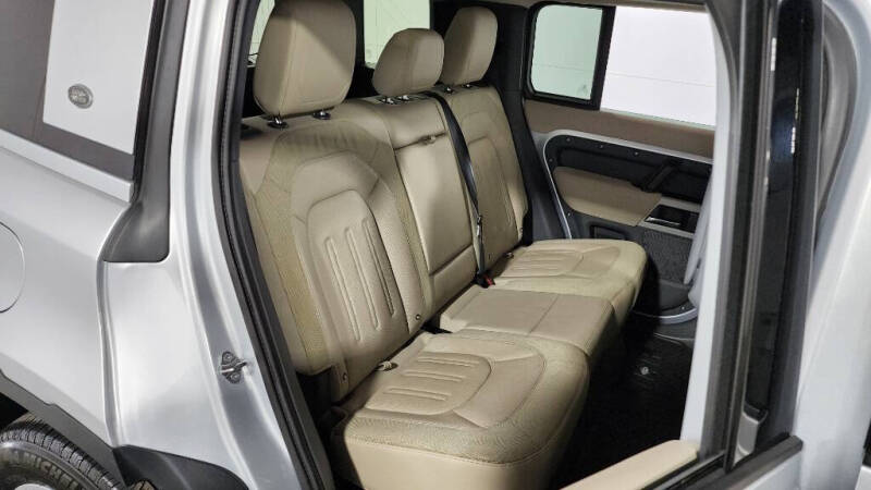 2020 Land Rover Defender 110 SE