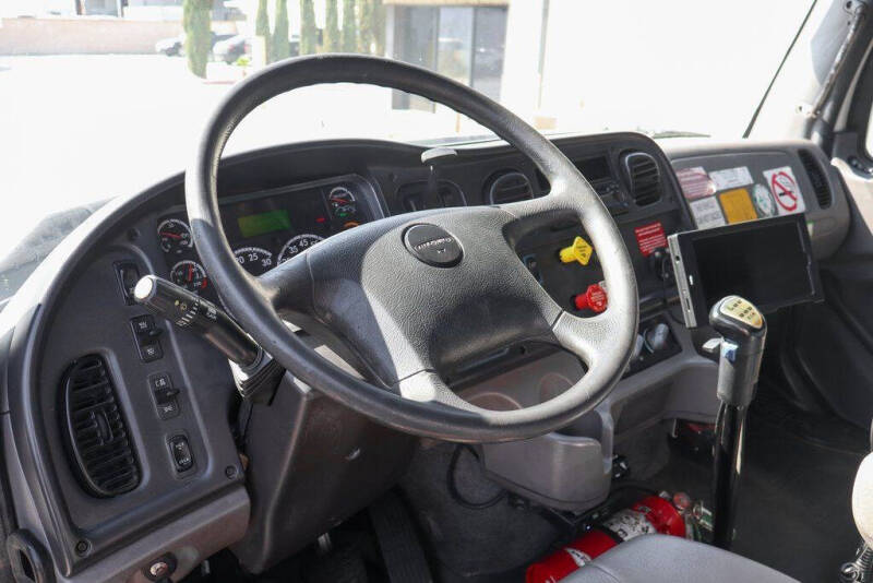 2016 Freightliner 114 SD