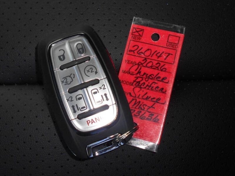 2026 Chrysler Pacifica Select