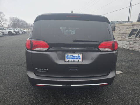 2017 Chrysler Pacifica Touring-L