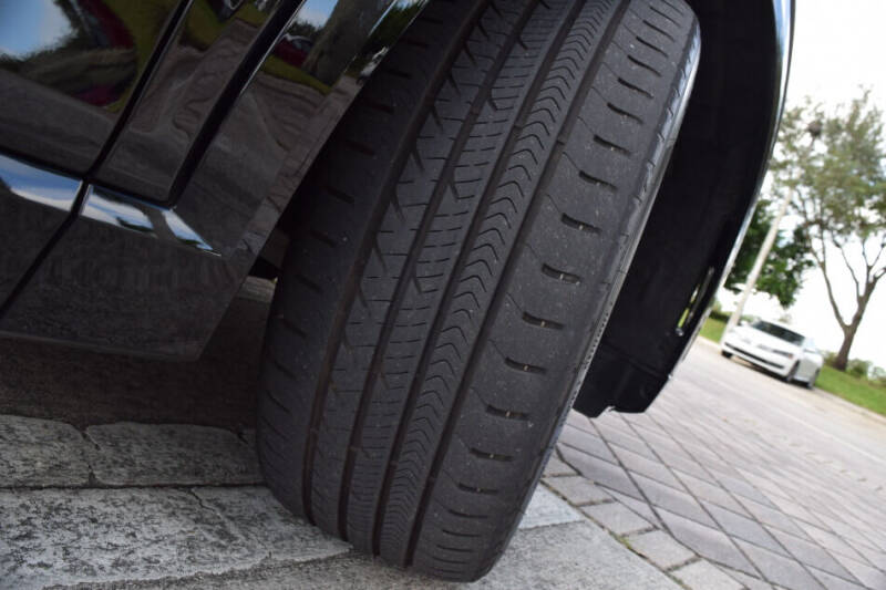 2022 Audi e-tron quattro Premium