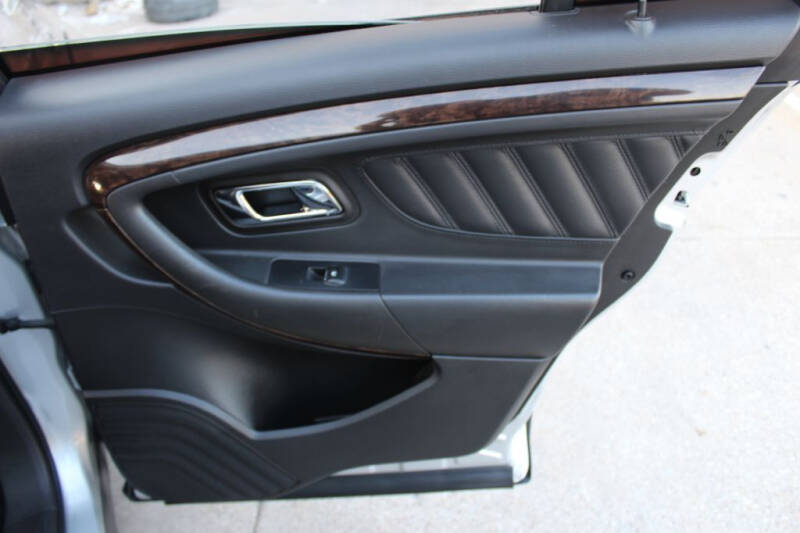 2016 Ford Taurus Limited