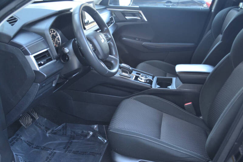 2023 Mitsubishi Outlander ES