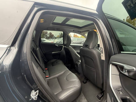 2016 Volvo XC60 T5 Platinum