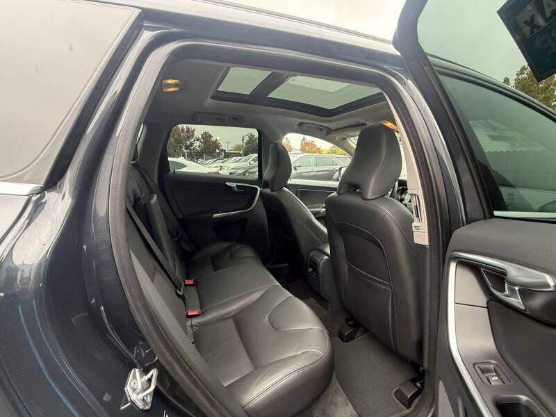 2016 Volvo XC60 T5 Platinum