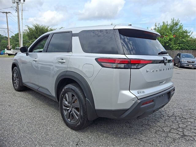 2024 Nissan Pathfinder S