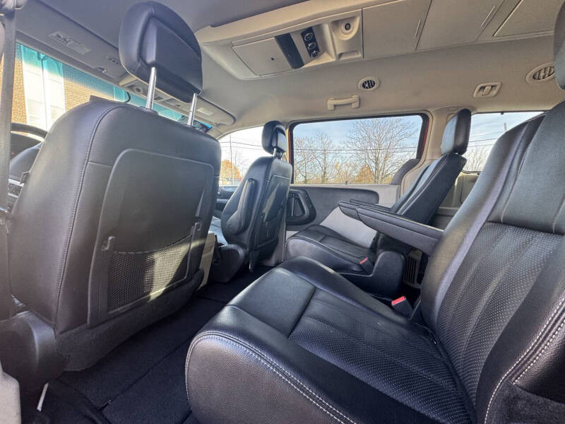 2014 Chrysler Town and Country Touring-L