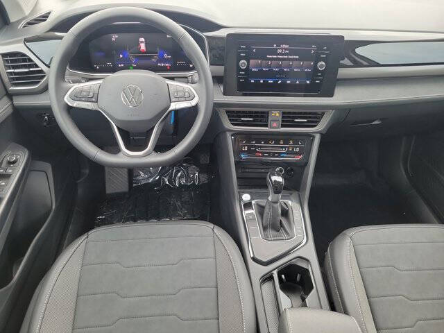 2026 Volkswagen Taos SE Black