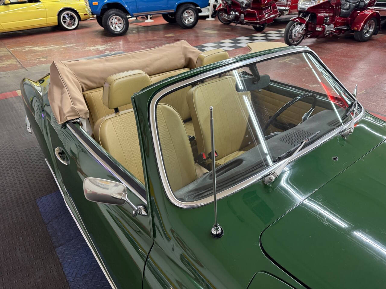 1971 Volkswagen Karmann Ghia 13